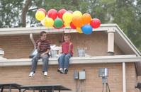 Кадр Малкольм в центре внимания