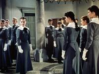 Кадр Девушки в униформе