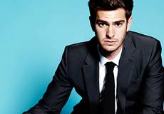 Эндрю Гарфилд оделся женщиной для клипа Arcade Fire