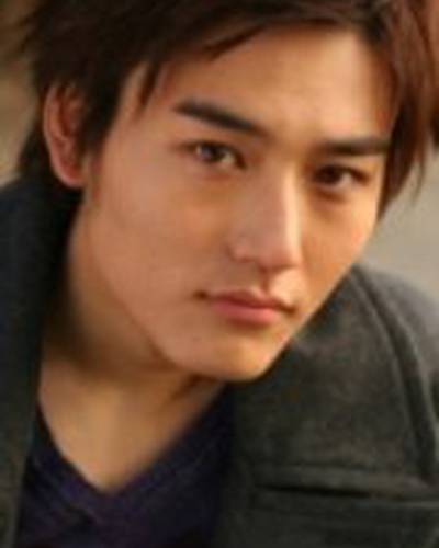 Томоя Варабино фото