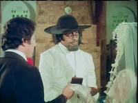 Кадр Амар,  Акбар, Антони