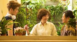 Кадр из фильма "Мисс Бабуля" - 2