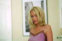 Кадр Одна девушка на двоих