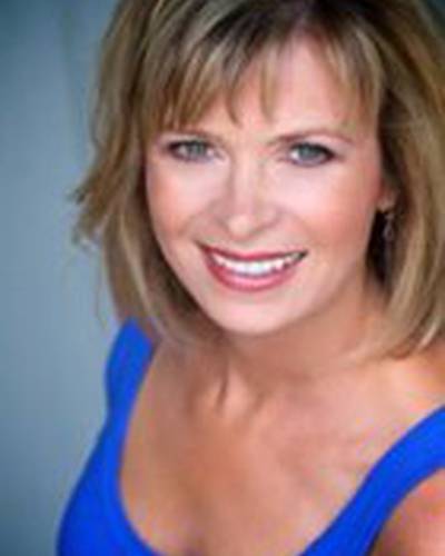 Бесс Фаннинг фото