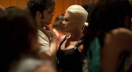 Кадр из фильма "Спасибо за обмен" - 2