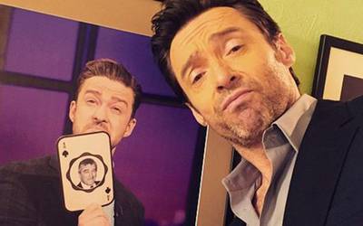 Звезды в соцсетях: жаба с мобилкой, тусовки на кладбище и Платье