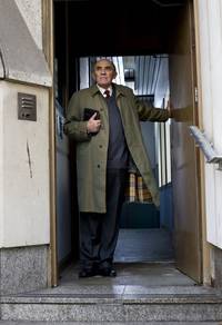 Кадр Быть человеком