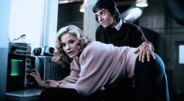 Кадр из фильма "Лучшая защита" - 1