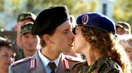 Кадр из фильма "Теперь ты в армии" - 1