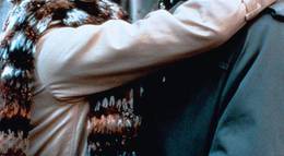 Кадр из фильма "Сначала ты плачешь" - 2