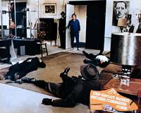 Кадр Высокий блондин в черном ботинке