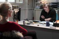 Кадр Она его обожает