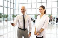 Кадр Подарок с характером