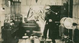 Кадр из фильма "Дьявольская летучая мышь" - 1