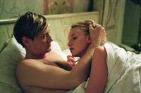 Кадр Одна девушка на двоих