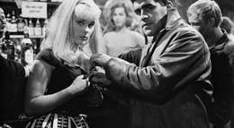 Кадр из фильма "День, когда пойдет дождь" - 2