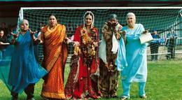 Кадр из фильма "Играй, как Бекхэм" - 2