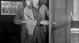 Кадр из фильма "Сильная жара" - 1