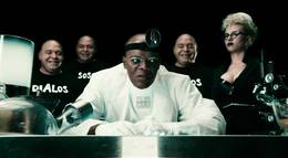 Кадр из фильма "Мститель" - 2