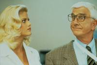 Кадр Голый пистолет 33 1/3: Последний выпад