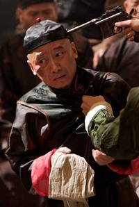 Кадр Пусть летят пули