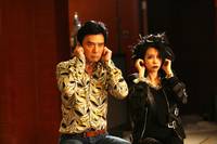 Кадр Восток против Запада