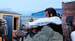 Кадр из фильма "Мерзавец" - 2