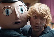 Бумажная голова Майкла Фассбендера в первом ролике к фильму «Фрэнк»