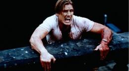 Кадр из фильма "Стрелок" - 2