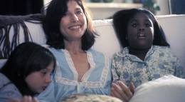 Кадр из фильма "Обаятельная и привлекательная" - 1