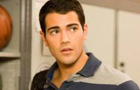 Кадр Сдохни, Джон Такер!