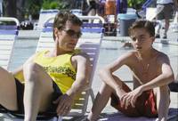 Кадр Малкольм в центре внимания