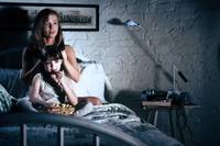 Кадр Рука, качающая колыбель