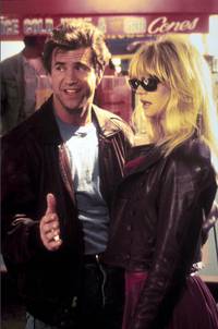 Кадр Птичка на проводе