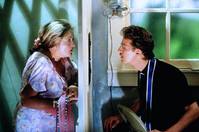 Кадр Розали идет за покупками