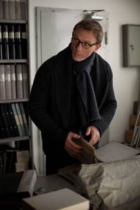 Кадр Девушка с татуировкой дракона