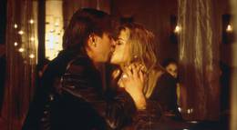 Кадр из фильма "Ловушка для свингеров" - 2