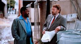 Кадр из фильма "Сухой белый сезон" - 2