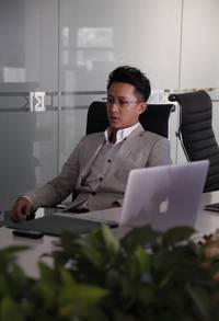 Кадр Туз в рукаве