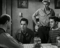 Кадр Стучись в любую дверь