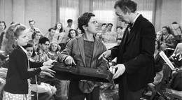 Кадр из фильма "Им нужна музыка" - 2