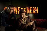 Кадр Неоновая плоть