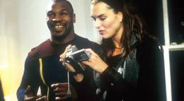 Кадр из фильма "Черное и белое" - 2