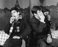 Кадр Женщина есть женщина