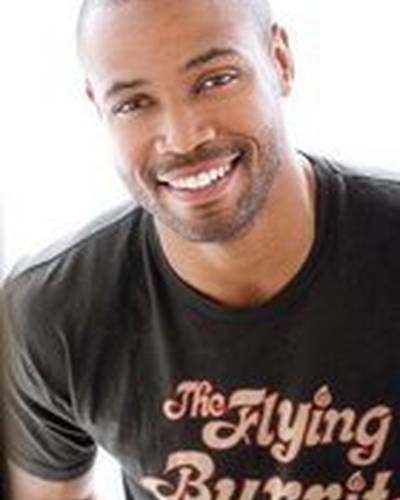 Айзая Мустафа фото