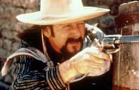 Кадр К югу от рая, к западу от ада