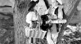 Кадр из фильма "The Terror of Tiny Town" - 2