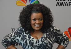 Иветт Николь Браун из «Сообщества» отправится на «Скамью подсудимых»