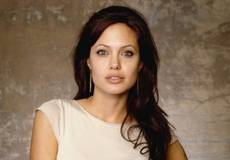 Анджелине Джоли наставили рога