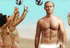 Голый Джуд Лоу во втором сезоне сериала «Молодой Папа»